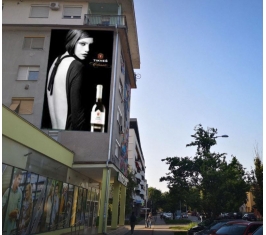 Novi Sad - Fasadna Reklama - Cara Dušana LA02